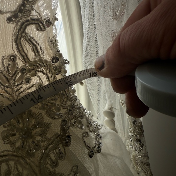 Off white, wedding gown, NEVER WORN - Picture 8 of 8